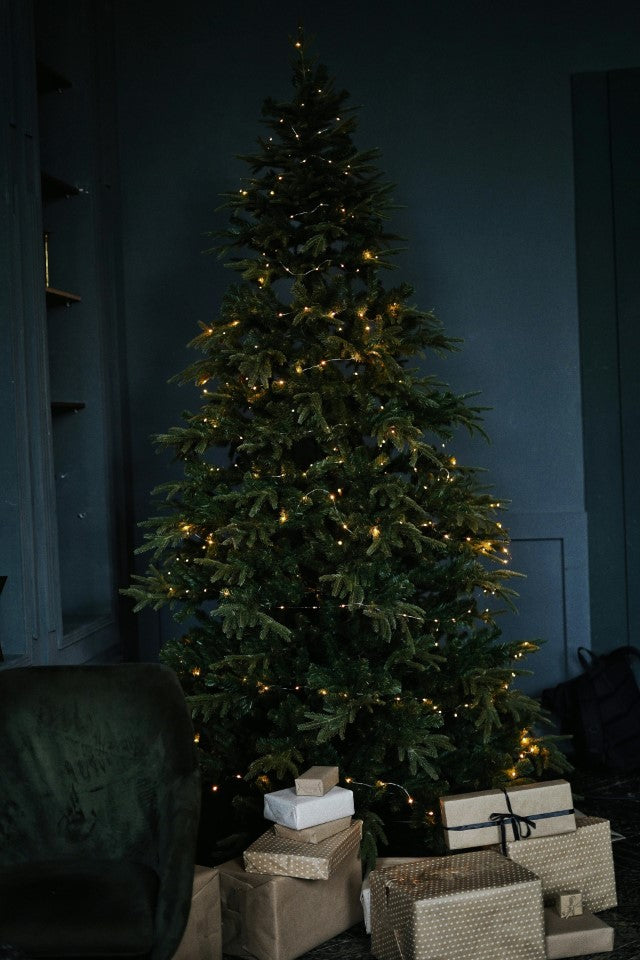 Come Abbinare le Luci all'Albero di Natale per un Effetto Magico